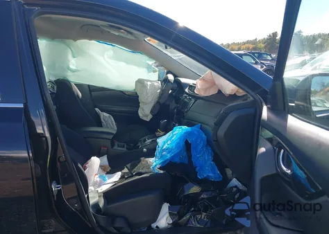 2018 Nissan Rogue S z USA, uszkodzony, nr VIN KNMAT2MVXJP573025